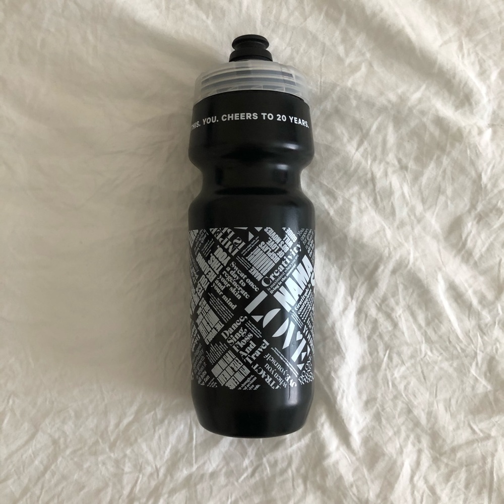 lululemon cyclist water bottle